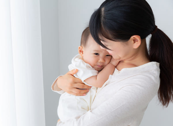 新生児がぐずるのはなぜ？原因と赤ちゃんを泣き止ます対処方法を紹介！