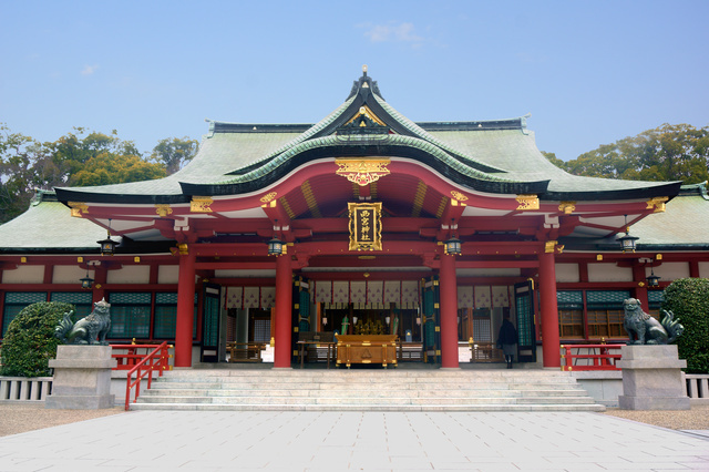 七五三は「神社」と「お寺」どっちで行う？参拝マナーや場所の選び方について解説