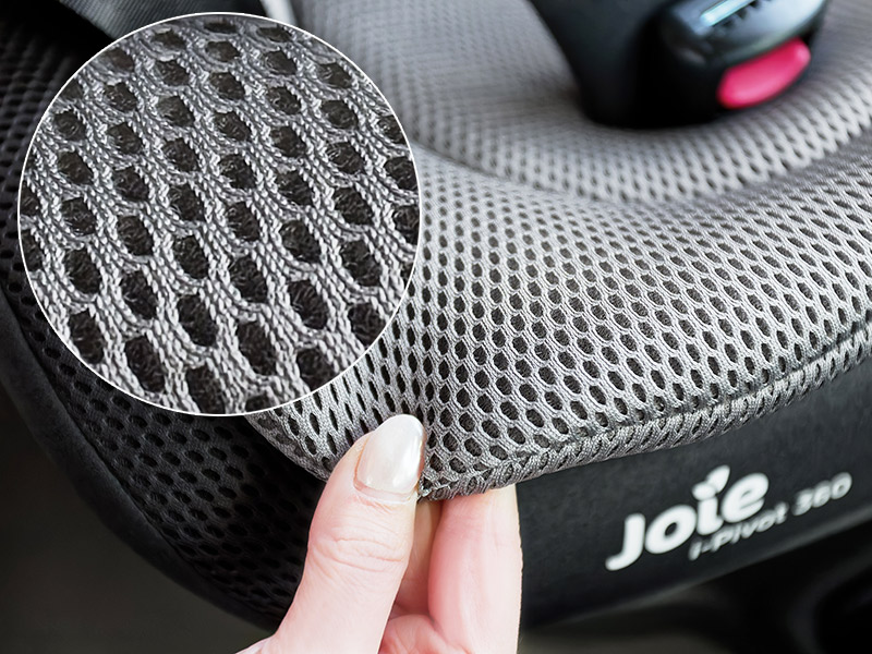 3Dメッシュとエアホールで通気性に配慮したチャイルドシート