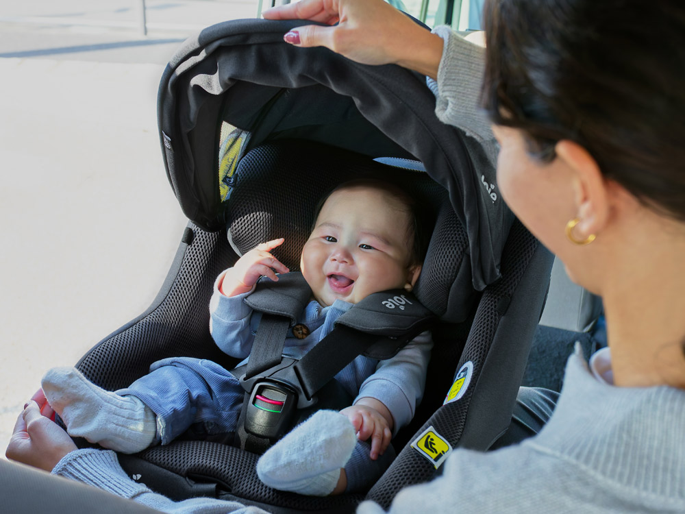 車内で赤ちゃんが快適に座っている様子