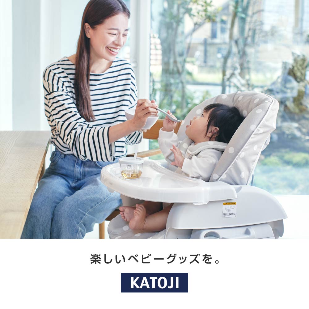 ピッコロ用テーブルカバーを取り付けた食事シーン