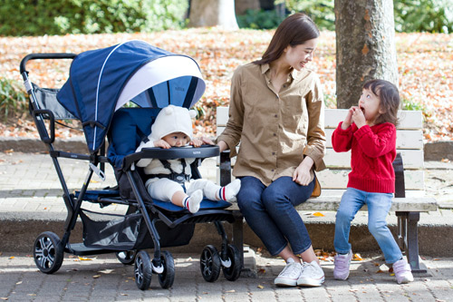 二人でゴー ブラックできょうだい一緒におでかけを楽しむ様子