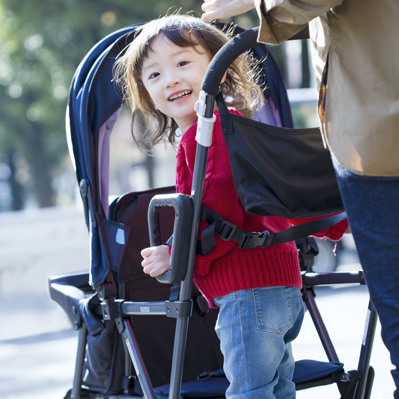 後席に立って乗れる二人でゴー ブラック